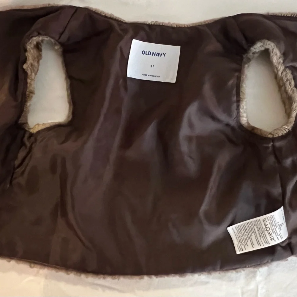 Old Navy Girls Faux Fur Vest - Picture 3 of 3
